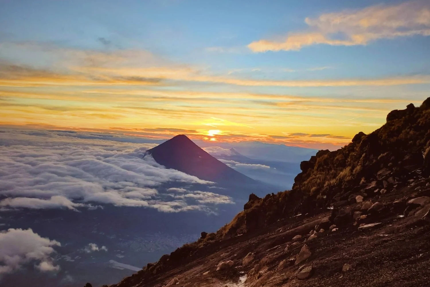 acatenango volcano overnight hike guatemala fuego views 3