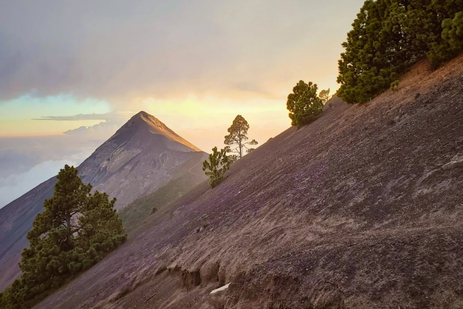 acatenango volcano overnight hike guatemala fuego views 2