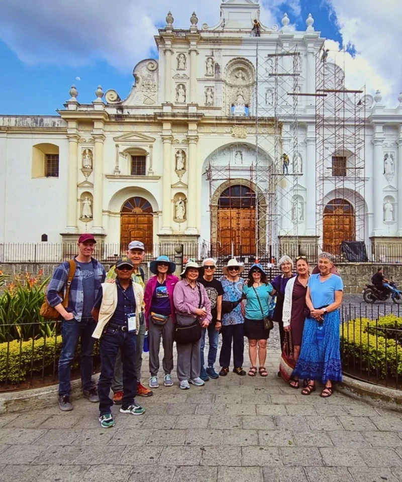 guided city tour antigua guatemala central park 3