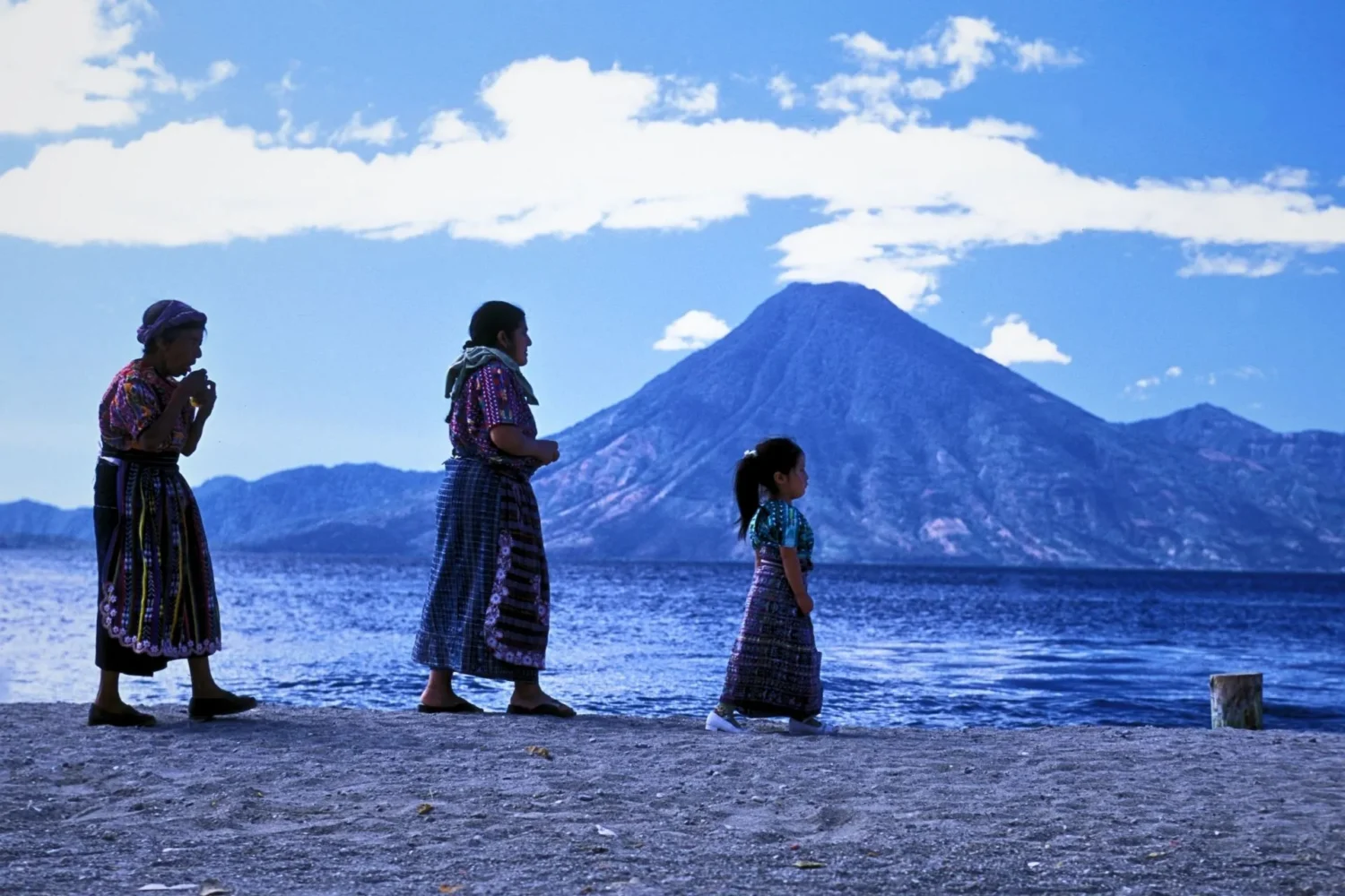lake atitlan tour – explore guatemala’s stunning lake and villages